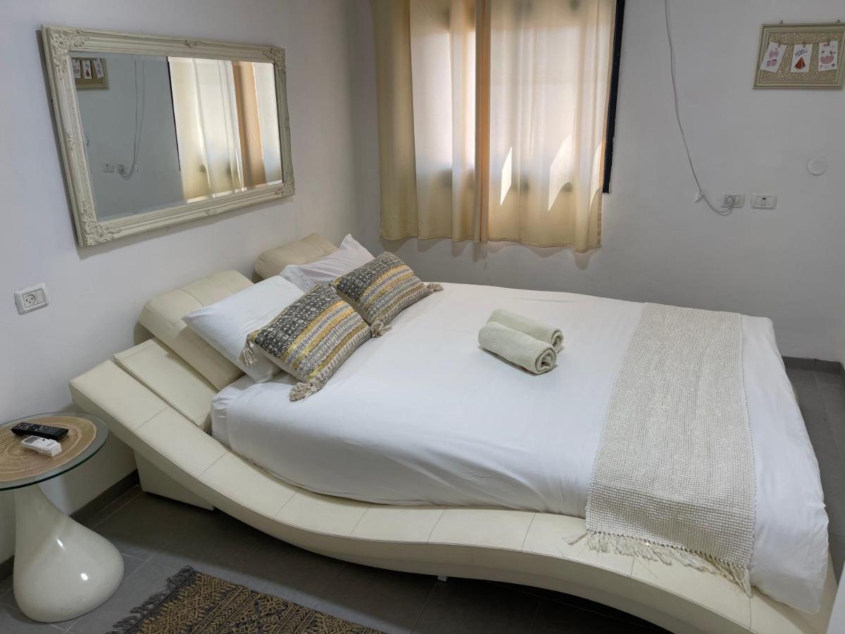 Housing Unit In The Moshav Mishmar Hayardin Exterior foto