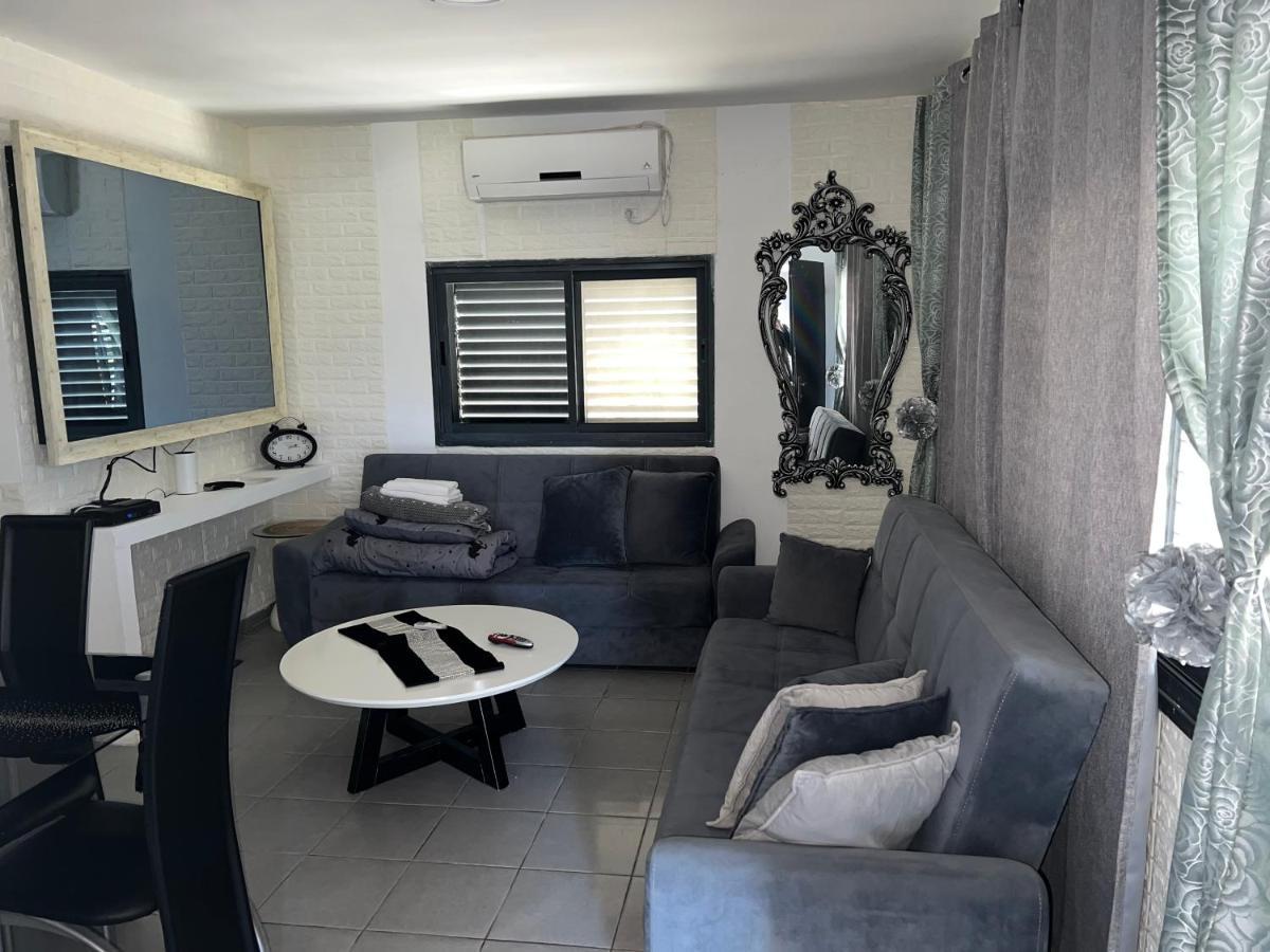 Housing Unit In The Moshav Mishmar Hayardin Exterior foto